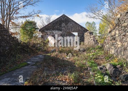 Rovine abbandonate di edifici presso la miniera di Quincy a Hancock, Michigan Foto Stock