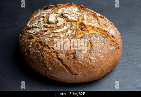 pane artigianale fatto a mano su bauernbrot bun sourdough pane Foto Stock