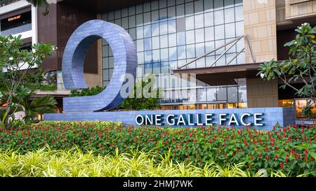 Colombo, Sri Lanka - 05 dicembre 2021: Ingresso del nuovo centro commerciale One Galle Face aperto. Foto Stock