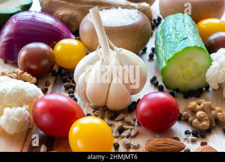 Primo piano di verdure e spezie diverse set Foto Stock