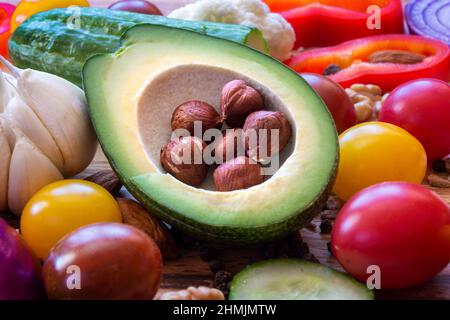 Primo piano di fetta di avocado e nocciole Foto Stock