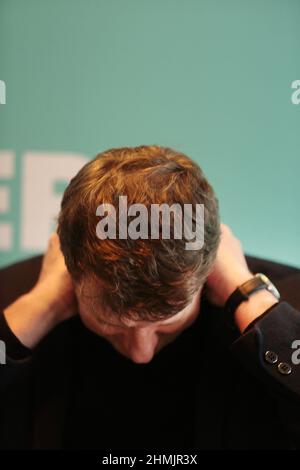 Il 10 febbraio 2022 il partito francese Europe Ecologie Les Verts candidato alle elezioni presidenziali francesi del 2022, Yannick Jadot, durante un incontro pubblico a Montpellier, Francia meridionale. Foto di Patrick Aventurier/ABACAPRESS.COM Foto Stock