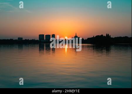 Tramonto sul Lago di Herastrau, Bucarest, Romania Foto Stock