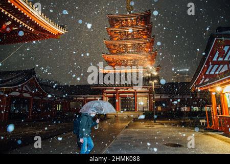 Tokyo. 10th Feb 2022. Foto scattata il 10 febbraio 2022 mostra il Tempio Sensoji di Asakusa a Tokyo, Giappone. Credit: Zhang Xiaoyu/Xinhua/Alamy Live News Foto Stock