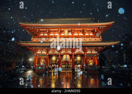 Tokyo. 10th Feb 2022. Foto scattata il 10 febbraio 2022 mostra il Tempio Sensoji di Asakusa a Tokyo, Giappone. Credit: Zhang Xiaoyu/Xinhua/Alamy Live News Foto Stock