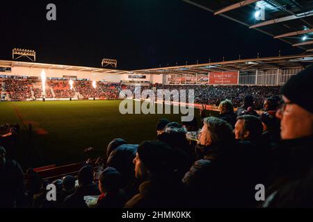 St. Helens, Inghilterra - 10 febbraio 2022 - i fan guardano l'apertura della lega di rugby Betfred Super League Round 1 St. Helens vs Dragons catalano al Totally Wicked Stadium, St. Helens, Regno Unito Dean Williams Foto Stock