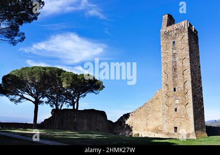 Castiglion Fiorentino ,Italia , Novembre 19-2021 ,il Cassero la fortezza medievale con mura circostanti Foto Stock