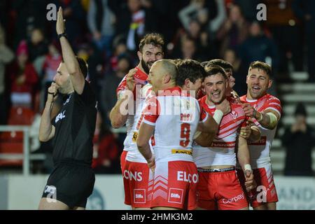 St. Helens, Inghilterra - 10 febbraio 2022 - Lewis Dodd of St Helens celebra la prova durante la lega di Rugby Betfred Super League Round 1 St. Helens vs Dragons catalano al Totally Wicked Stadium, St. Helens, Regno Unito Dean Williams Foto Stock