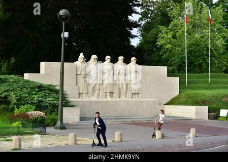 Il Monument aux Morts (chiamato anche i cinque difensori di Verdun) Figli di Verdun. Foto Stock