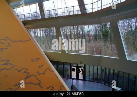 LOUVAIN-LA-NEUVE, BELGIO -7 JAN 2022- veduta interna del Museo dell'Erge dedicato alla vita e al lavoro del cartoonista belga Georges Remi, creato Foto Stock