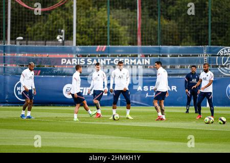 Da sinistra, Neymar Jr. Di PSG, Marco Verratti (da dietro) di PSG, Lionel messi di PSG, Kylian Mbappe di PSG, Angel di Maria di PSG e Rafael Alcantara Foto Stock