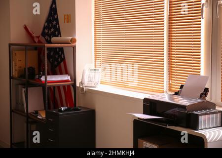 Interno dell'ufficio moderno dell'agente FBI Foto Stock