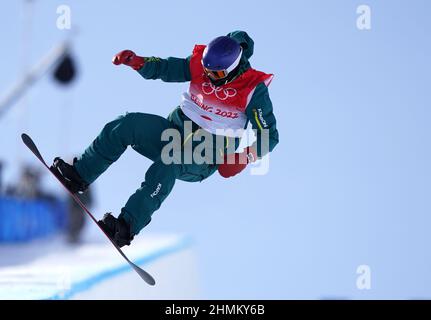 Lo Scotty James australiano nella finale Men's Snowboard Halfpipe durante il giorno sette dei Giochi Olimpici invernali di Pechino 2022 al Genting Snow Park H & S Stadium in Cina. Data immagine: Venerdì 11 febbraio 2022. Foto Stock