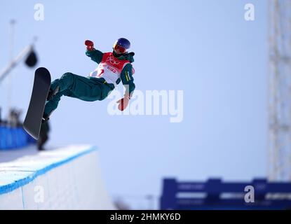 Lo Scotty James australiano nella finale Men's Snowboard Halfpipe durante il giorno sette dei Giochi Olimpici invernali di Pechino 2022 al Genting Snow Park H & S Stadium in Cina. Data immagine: Venerdì 11 febbraio 2022. Foto Stock