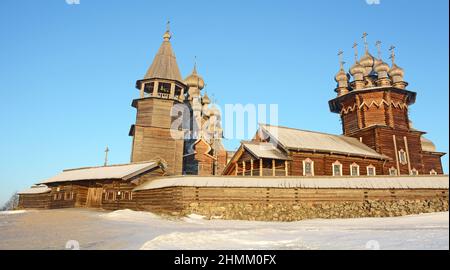 Antico monastero di legno sull'isola di Kizhi. Russia, Karelia. Inverno Foto Stock