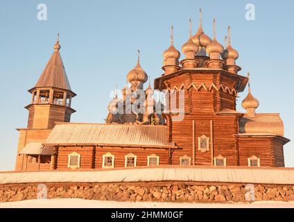 Antico monastero di legno sull'isola di Kizhi. Russia, Karelia. Inverno Foto Stock