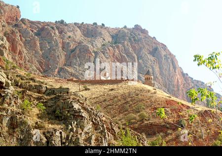 Complesso Del Monastero Di Noravank Sulla Gola Della Valle Di Amaghu, Provincia Di Vayots Dzor, Armenia Foto Stock