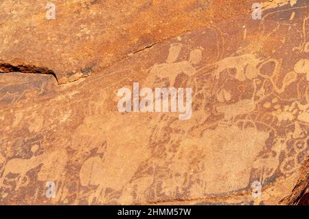 Dettaglio della preistoria pitture rupestri del San persone in Western Namibia, nei pressi di Twyfelfontein. Foto Stock