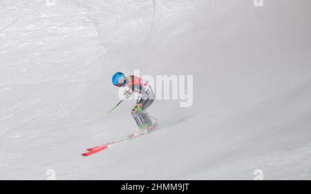 Pechino, Cina. 11th Feb 2022. Alice Robinson della Nuova Zelanda compete durante le Olimpiadi invernali di Pechino del Super-G delle donne dello sci alpino 2022 al National Alpine Ski Centre nel distretto di Yanqing, Pechino, capitale della Cina, 11 febbraio 2022. Credit: Lian Zhen/Xinhua/Alamy Live News Foto Stock