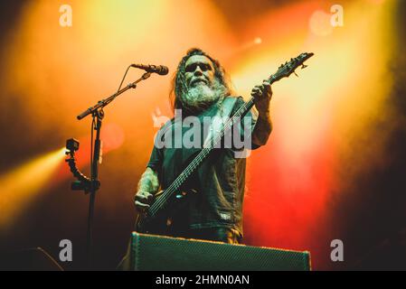 FRANCE, CLISSON, HELLFEST FESTIVAL 2017: Tom Araya, cantante e bassista della band americana Cestino Metal, suonando dal vivo sul palco per il concerto di chiusura dell'Helffest Festival. Foto Stock