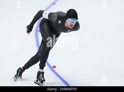 Pechino, Cina. 11th Feb 2022. Peter Michael della Nuova Zelanda compete durante gli uomini di pattinaggio di velocità 10000m di Pechino 2022 Olimpiadi invernali al National Speed Skating Oval a Pechino, capitale della Cina, 11 febbraio 2022. Credit: Cheng Tingting/Xinhua/Alamy Live News Foto Stock