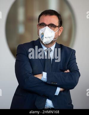 Monaco di Baviera, Germania. 11th Feb 2022. Klaus Holetschek (CSU), Ministro della Sanità della Baviera, partecipa a una conferenza stampa sulla vaccinazione obbligatoria a base di struttura. Credit: Sven Hoppe/dpa/Alamy Live News Foto Stock