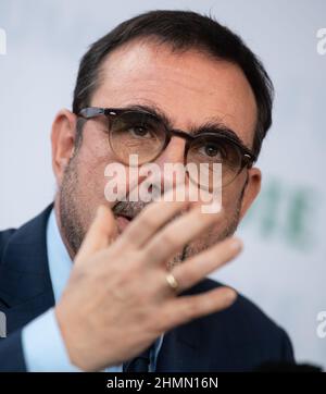 Monaco di Baviera, Germania. 11th Feb 2022. Klaus Holetschek (CSU), Ministro della Sanità della Baviera, partecipa a una conferenza stampa sulla vaccinazione obbligatoria a base di struttura. Credit: Sven Hoppe/dpa/Alamy Live News Foto Stock