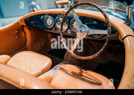 Modena, Italia - 14 luglio 2021: Ferrari 166MM 1948 cockpit vecchia corsa cabrio coupé Sport auto italiana ad alte prestazioni in Museo Casa Enzo Ferr Foto Stock