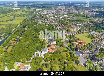 Vista aerea dell'hotel termale Hamm, l'hotel termale Bad Hamm, la più grande birreria all'aperto di Hamm, accanto alla terapia manuale clinica, il parco termale, Uentrop, Hamm, area della Ruhr Foto Stock