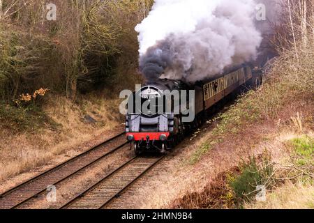 Treno passeggeri con trasporto a vapore lungo il tragitto per Quorn da Loughborough Foto Stock