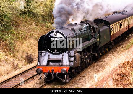 Treno passeggeri con trasporto a vapore lungo il tragitto per Quorn da Loughborough Foto Stock