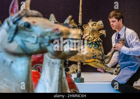 Londra, Regno Unito. 11th Feb 2022. Anteprima della vendita della biblioteca di Bonhams presso la sala vendite di Knightsbridge. La vendita si svolgerà dal 15 al 16th febbraio a Knightsbridge. Credit: Guy Bell/Alamy Live News Foto Stock