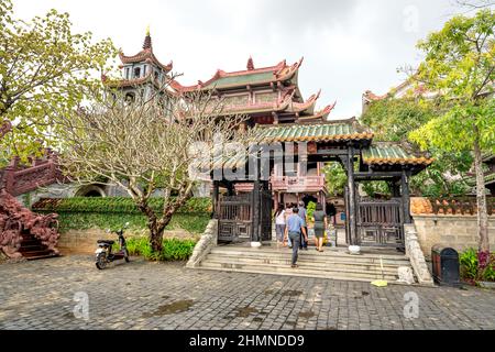 Pagoda di Thien Hung, Città di Quy Nhon, Provincia di Binh Dinh, Vietnam - 2 gennaio 2021: Foto della Pagoda di Thien Hung nella Città di Quy Nhon, Provincia di Binh Dinh, V Foto Stock