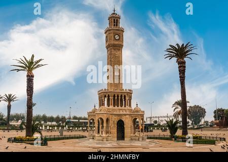 Torre dell'Orologio di Izmir in piazza Konak. Luogo famoso. Foto Stock
