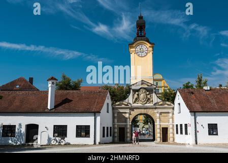 Ingolstadt, Baviera / Germania - 07 27 2018: Ingresso, cortile interno ed edifici del nuovo castello Foto Stock