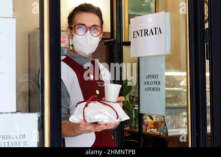 Italia, Regione Toscana, Arezzo, 11 novembre 2020 : emergenza Covid-19. Con decreto governativo la regione Toscana è dichiarata zona arancione, ristoranti Foto Stock