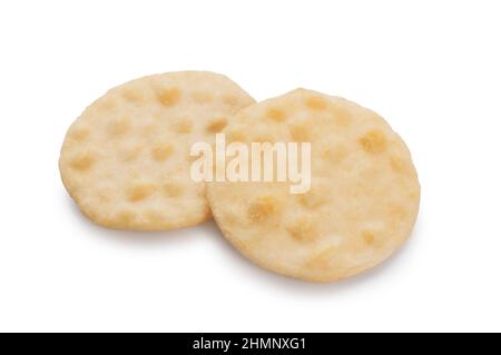 Studio di cracker di riso tagliato su uno sfondo bianco - John Gollop Foto Stock