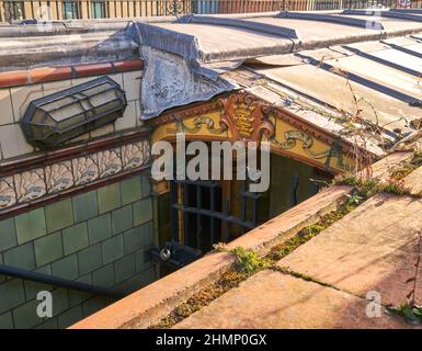 Vecchio gabinetto pubblico vittoriano sotto terra Foto Stock