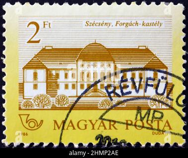 UNGHERIA - CIRCA 1986: Un francobollo stampato in Ungheria mostra il Castello di Forgach, Szecseny, circa 1986 Foto Stock
