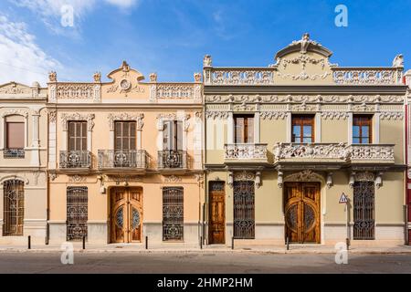 Alfafar, Spagna. Febbraio 4, 2022. Splendidi edifici in stile art nouveau valenciano. Foto Stock