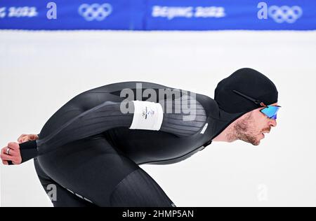 Pechino, Cina. 11th Feb 2022. Peter Michael della Nuova Zelanda compete durante gli uomini di pattinaggio di velocità 10000m di Pechino 2022 Olimpiadi invernali al National Speed Skating Oval a Pechino, capitale della Cina, 11 febbraio 2022. Credit: Wang Fei/Xinhua/Alamy Live News Foto Stock