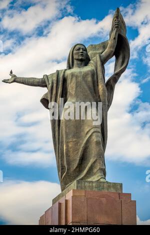 Monumento ai Martiri della Rivoluzione nel centro di Bishkek Kirghizistan, Asia centrale Foto Stock