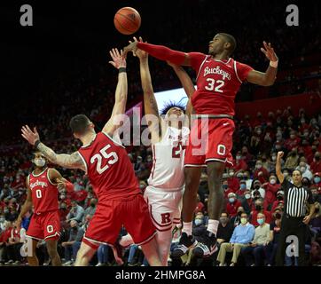 Piscataway, New Jersey, Stati Uniti. 11th Feb, 2022. Durante l'azione di basket Big Ten tra gli Ohio state Buckeyes e i Rutgers Scarlet Knights alla Jersey Mikes Arena di Piscataway, New Jersey, mercoledì 9 2022 febbraio. Rutgers sconfigge la #16 Ohio state 66-64. Duncan Williams/CSM/Alamy Live News Foto Stock