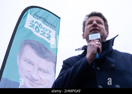 Yannick Jadot, membro del Parlamento europeo e candidato all'elezione presidenziale del partito Europe Ecologie Les Verts (EELV), a Rennes per tenere una riunione sulla Place Hoche. Rennes, Bretagna. Francia. Foto Stock