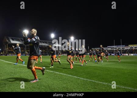 Castleford, Regno Unito. 11th Feb 2022. Castleford, Inghilterra - 11 Febbraio 2022 - i giocatori di Castleford Tigers si riscaldano prima della Rugby League Betfred Super League Round 1 Castleford Tigers vs Salford Red Devils al Mend-A-Hose Stadium, Castleford, Regno Unito Dean Williams Credit: Dean Williams/Alamy Live News Foto Stock