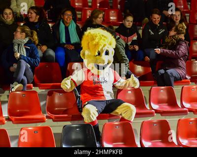 Rotterdam, Paesi Bassi. 11th Feb 2022. ROTTERDAM, PAESI BASSI - FEBBRAIO 11: Mascotte Coentje durante la partita olandese pure Energie Woman Eredivie tra Feyenoord ed Excelsior al New Varkenoord il 11 Febbraio 2022 a Rotterdam, Paesi Bassi (Foto di Kees Kuijt/Orange Pictures) Credit: Orange Pics BV/Alamy Live News Foto Stock