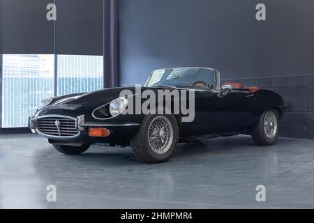 BARCELLONA, SPAGNA-25 MAGGIO 2021: 1971 roadster Jaguar e-Type Serie 3 V12 Foto Stock