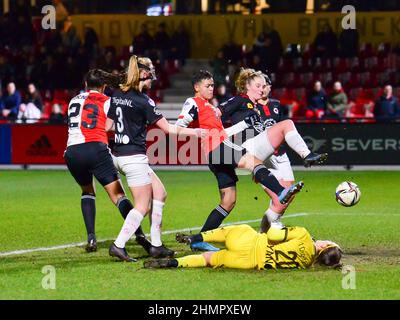 Rotterdam, Paesi Bassi. 11th Feb 2022. ROTTERDAM, PAESI BASSI - FEBBRAIO 11: Samantha van Diemen di Feyenoord durante la partita olandese pure Energie Woman Eredivie tra Feyenoord ed Excelsior a New Varkenoord il 11 febbraio 2022 a Rotterdam, Paesi Bassi (Foto di Kees Kuijt/Orange Pictures) Credit: Orange Pics BV/Alamy Live News Foto Stock