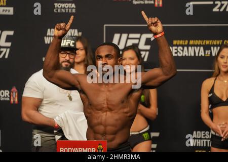 Houston, Texas, HOUSTON, Texas, Stati Uniti. 11th Feb 2022. HOUSTON, TX - Febbraio 11: Jeremiah Wells scala al Toyota Center per UFC 271: Adesanya vs Whittaker 2 - Ceremonial Weigh-ins il 11 febbraio 2022 a Houston, Texas, Stati Uniti. (Credit Image: © Louis Grasse/PX Imagens via ZUMA Press Wire) Credit: ZUMA Press, Inc./Alamy Live News Foto Stock