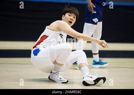 Belgrado, Serbia, 10th febbraio 2022. Un Jin della Corea reagisce durante la partita del torneo di qualificazione della Coppa del mondo di pallacanestro femminile FIBA tra la Corea del Sud e la Serbia a Belgrado, in Serbia. Febbraio 10, 2022. Credit: Nikola Krstic/Alamy Foto Stock